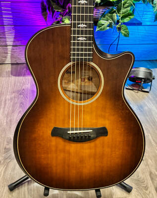 Store Special Product - Taylor Guitars - Builder\